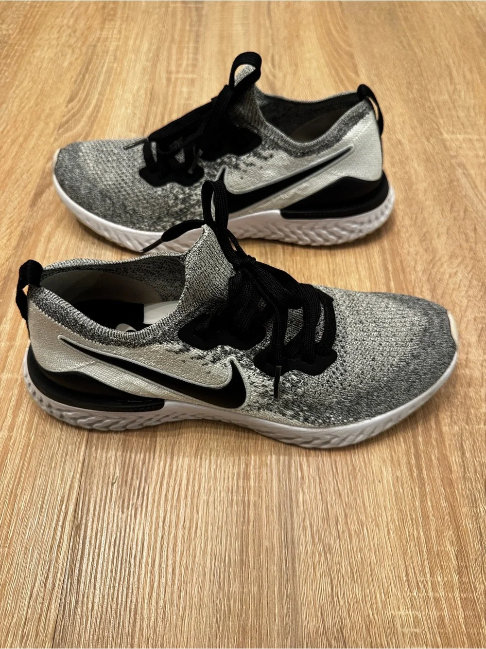 Nike Epic React Flyknit 2 Oreo Women’s Size 9.5 Running Shoes BQ8928-101